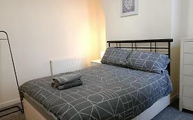 Bright, Comfortable Home, Convenient For City Centre